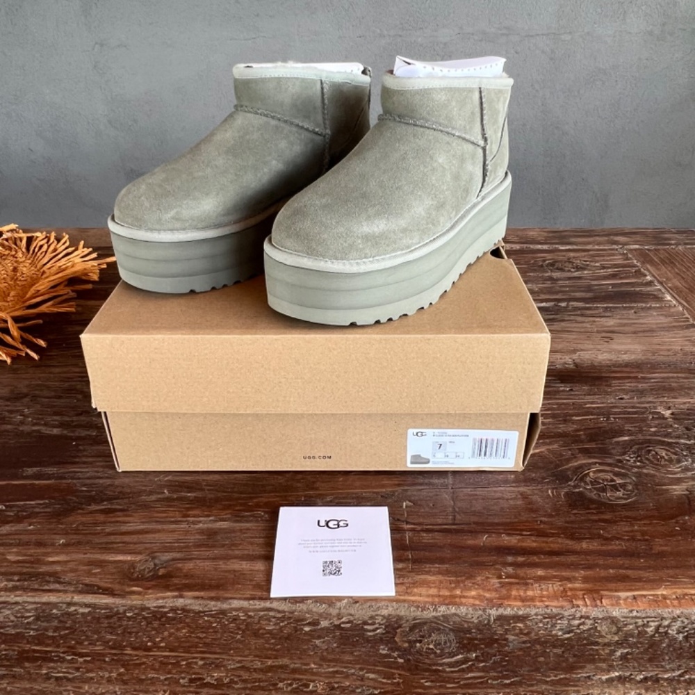 UGG CLASSIC ULTRA MINI PLATFORM MOSS GREEN BRAND NEW + PAPER SHOPPING BAGN ZS 7 - Picture 2 of 14